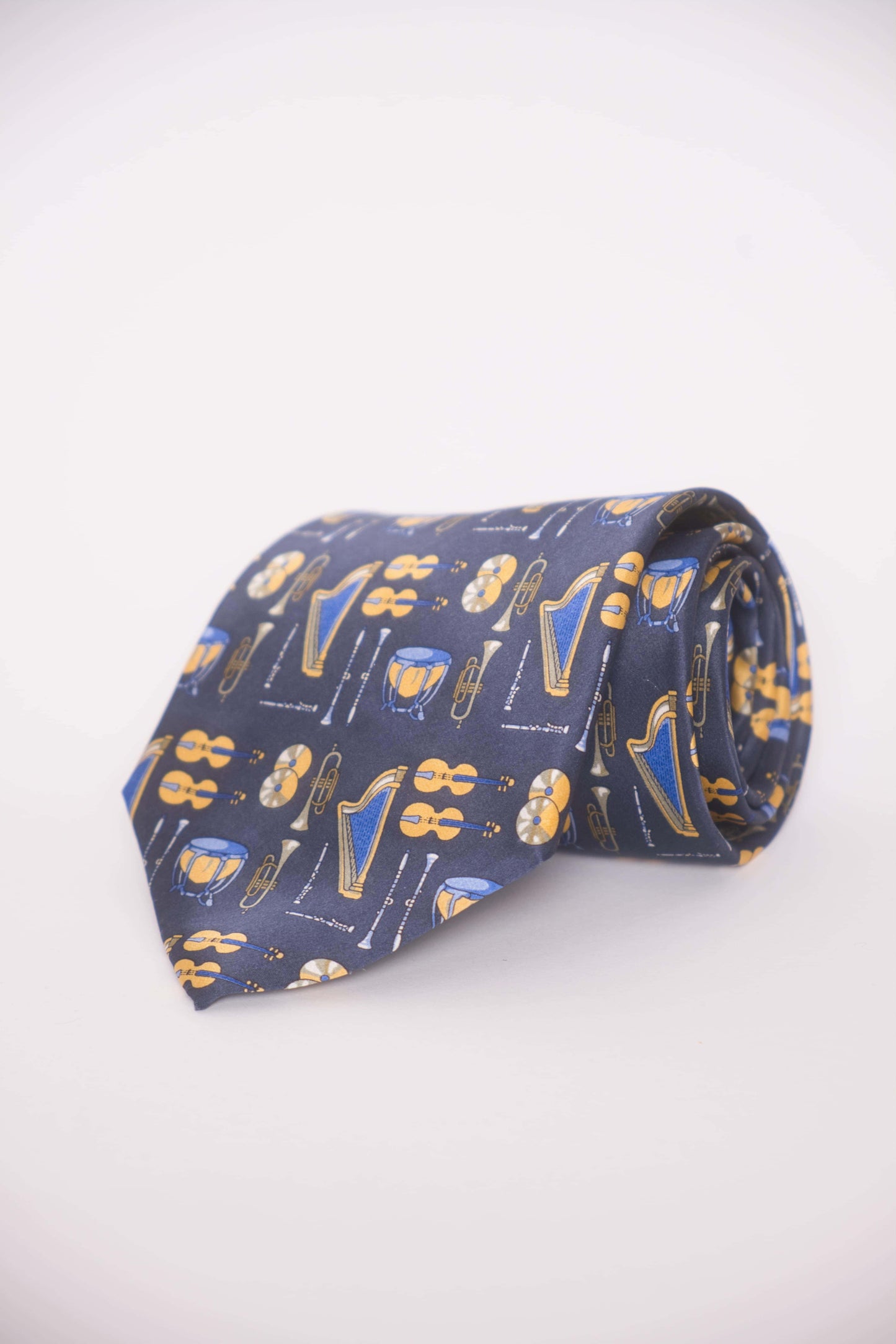 Kuratierte Vintage Krawatten – in Braun & Ecru sowie Blau strukturiert