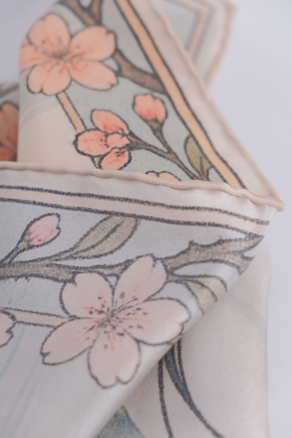 Einstecktuch „Fuji & Kranich“ – 100 % Seide, handrolliert