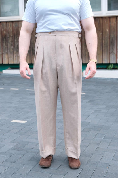Classic Trouser – Bundfaltenhose mit Side Adjusters