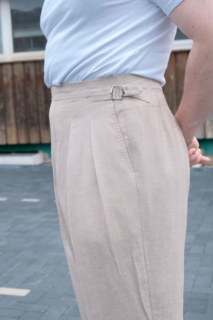 Classic Trouser – Bundfaltenhose mit Side Adjusters