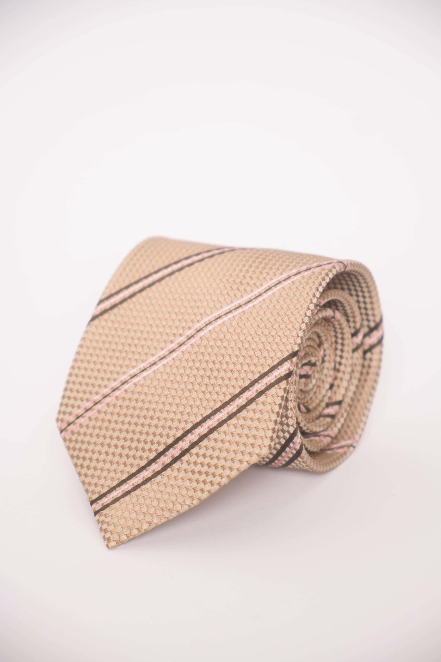 Kuratierte Vintage Krawatten – in Schwarz, dunklen Tönen und Beige