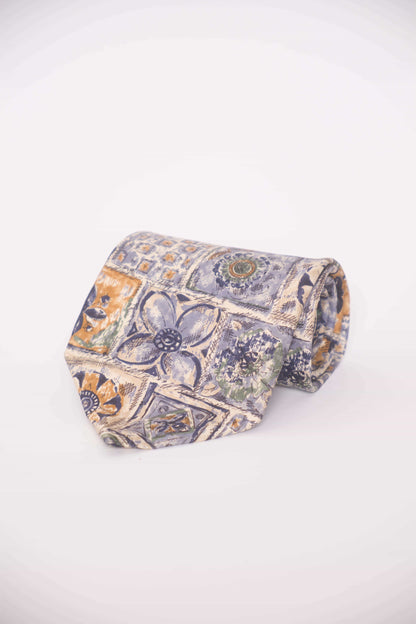 Kuratierte Vintage Krawatten –  mit blauen Blumen & Mustern sowie schwarzen Ornamenten