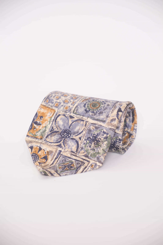 Kuratierte Vintage Krawatten –  mit blauen Blumen & Mustern sowie schwarzen Ornamenten