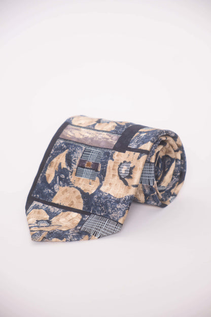 Kuratierte Vintage Krawatten –  mit blauen Blumen & Mustern sowie schwarzen Ornamenten