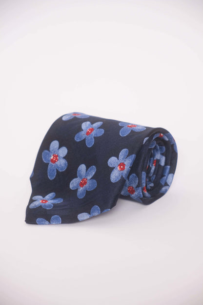 Kuratierte Vintage Krawatten –  mit blauen Blumen & Mustern sowie schwarzen Ornamenten