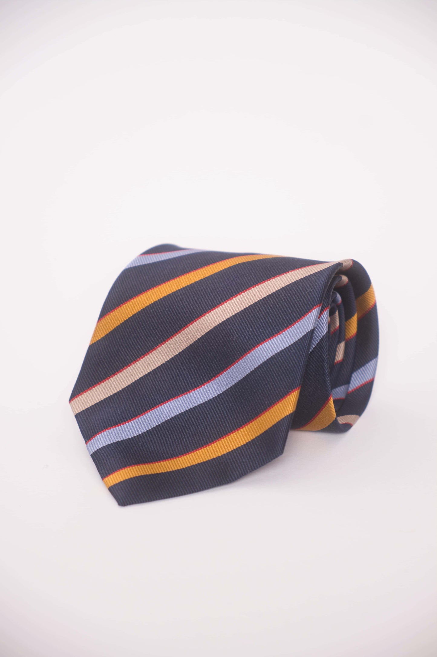 Kuratierte Vintage Krawatten – in Braun & Ecru sowie Blau strukturiert