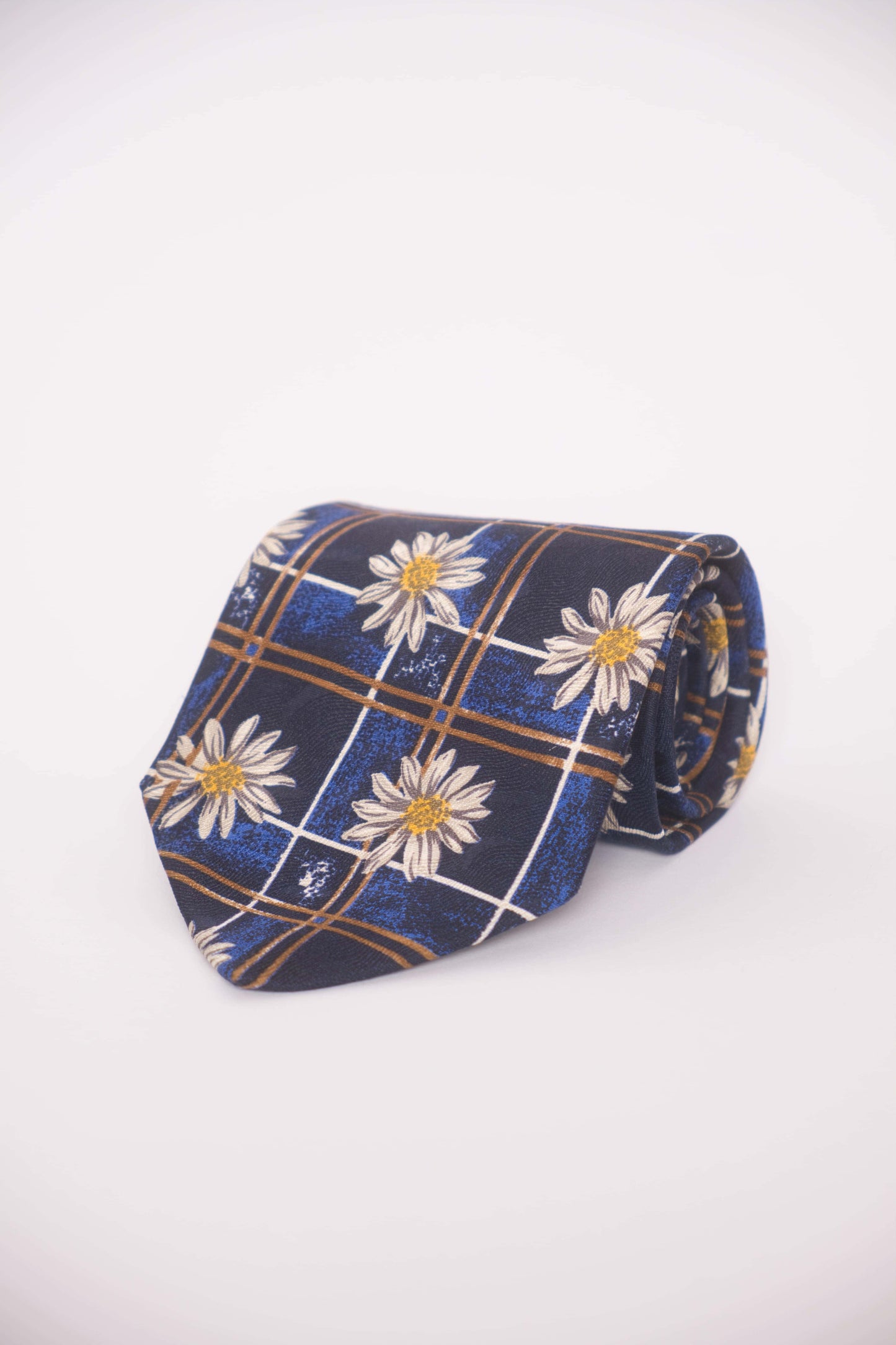 Kuratierte Vintage Krawatten –  mit blauen Blumen & Mustern sowie schwarzen Ornamenten