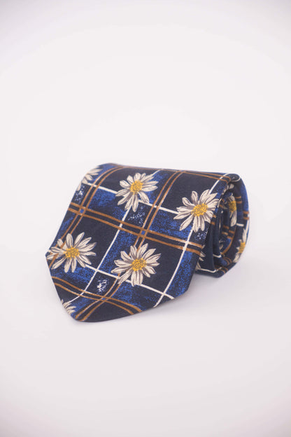 Kuratierte Vintage Krawatten –  mit blauen Blumen & Mustern sowie schwarzen Ornamenten