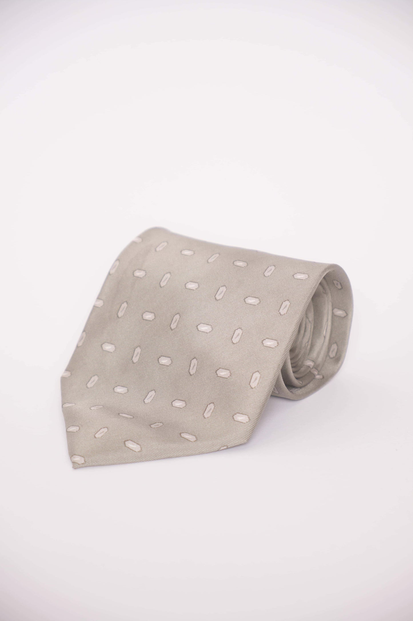 Kuratierte Vintage Krawatten – Tier- & Naturmotiven in Grau- und Grüntönen