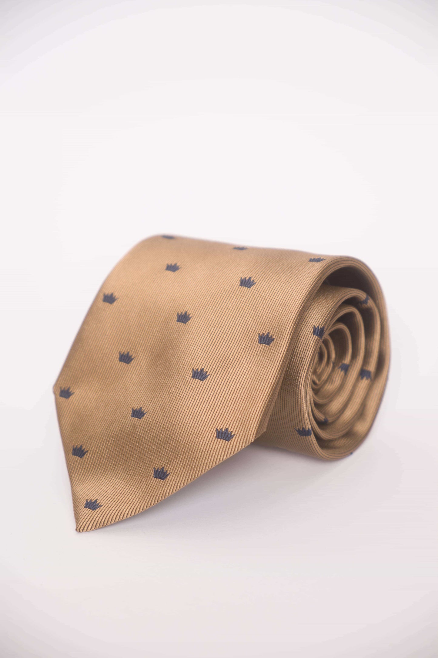 Kuratierte Vintage Krawatten – in Braun & Ecru sowie Blau strukturiert