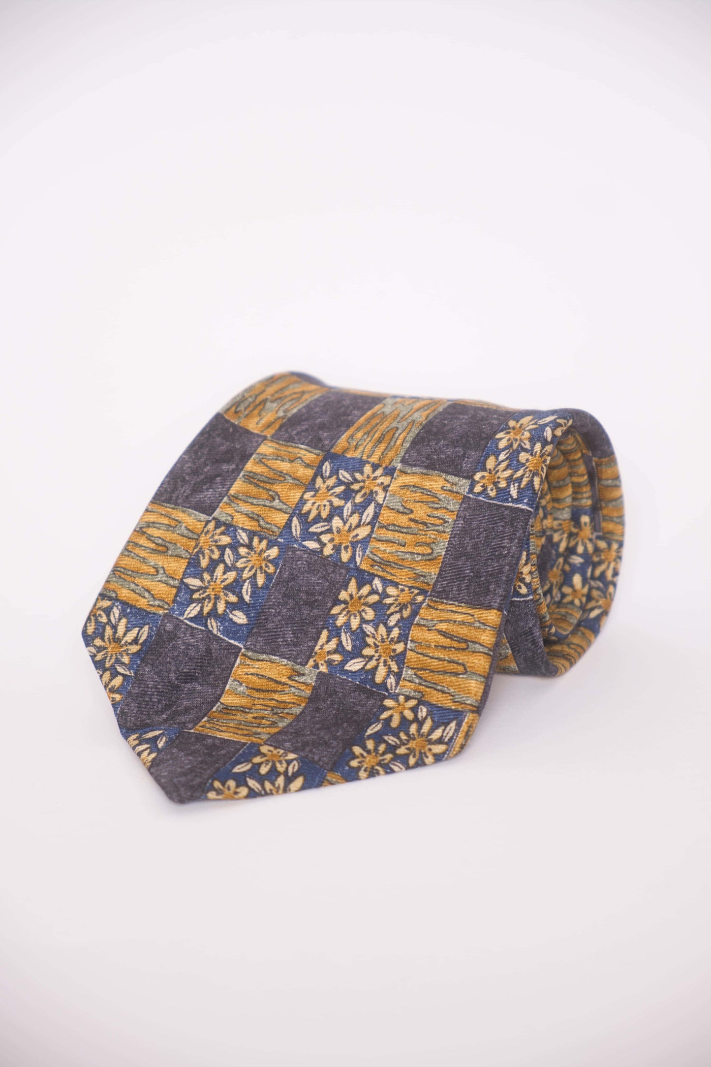 Kuratierte Vintage Krawatten –  im Stil von Painting & Kunst