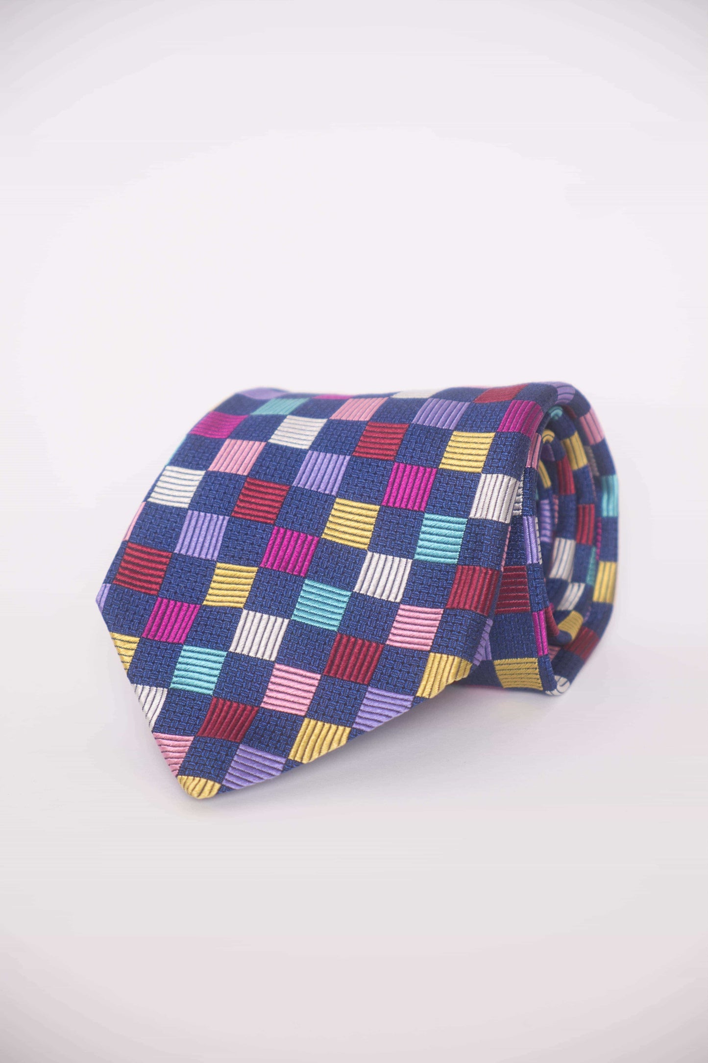 Kuratierte Vintage Krawatten – Tier- & Naturmotiven in Grau- und Grüntönen