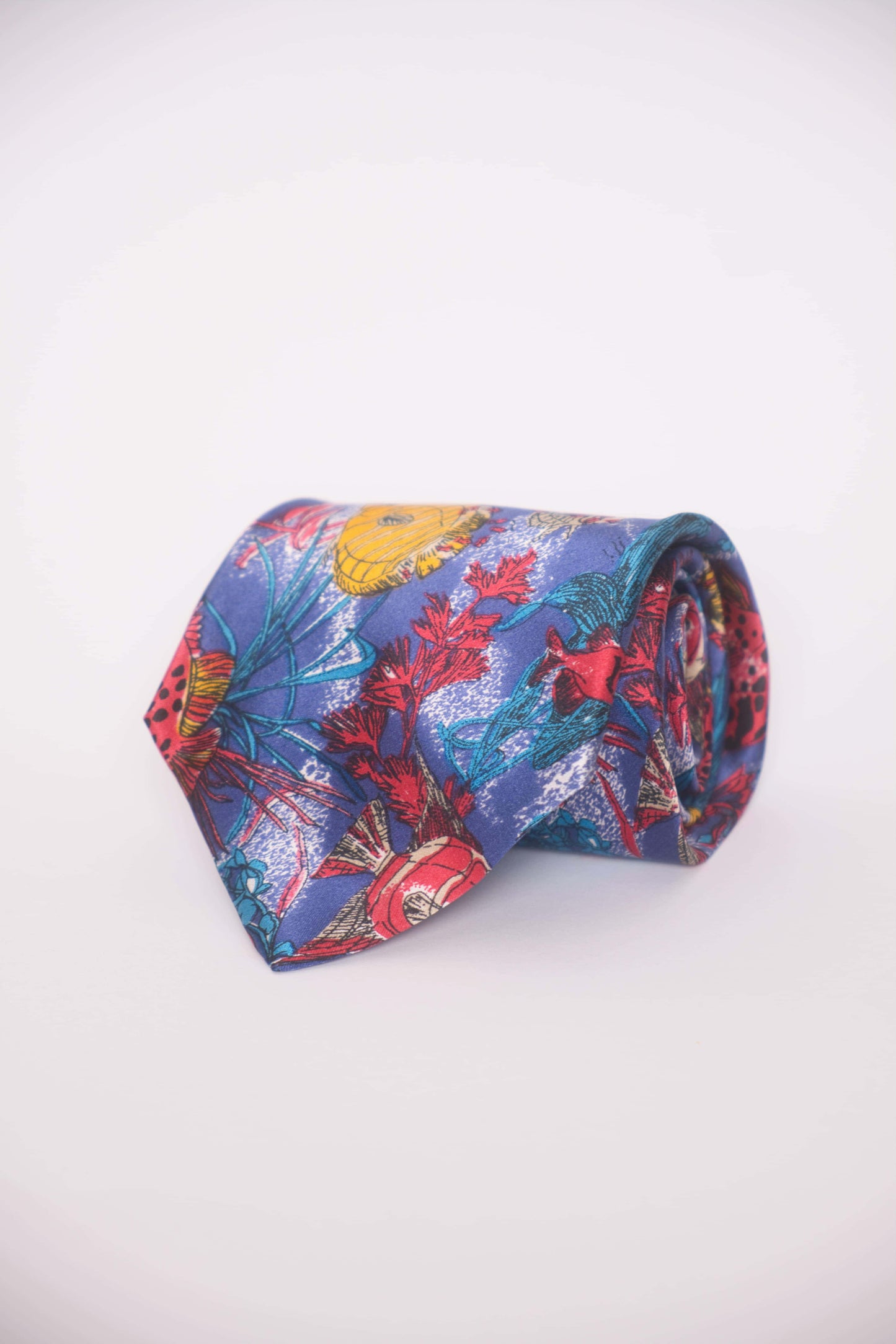 Kuratierte Vintage Krawatten – Tier- & Naturmotiven in Grau- und Grüntönen