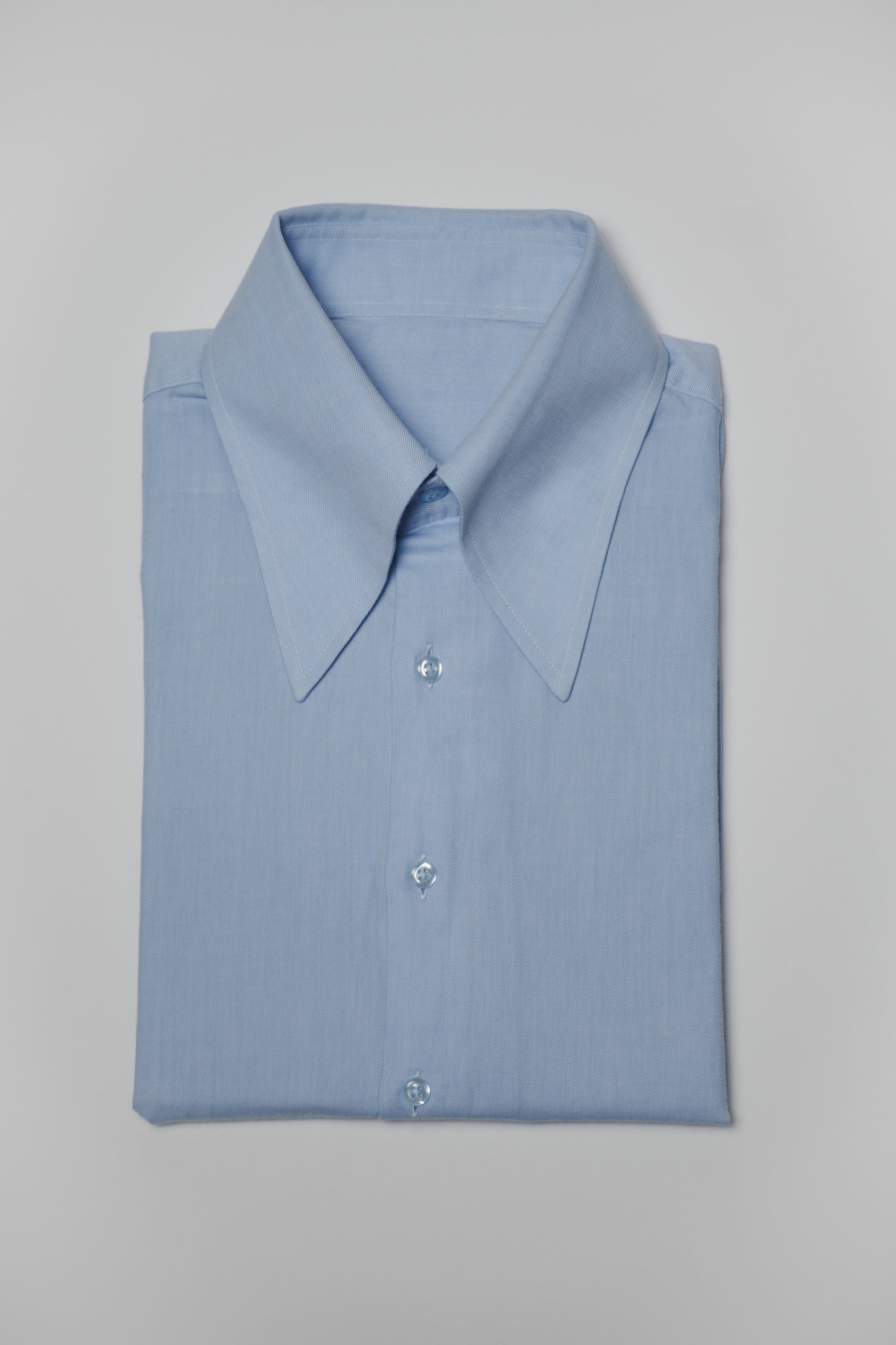 Unifarbenes Spearpoint Collar Hemd